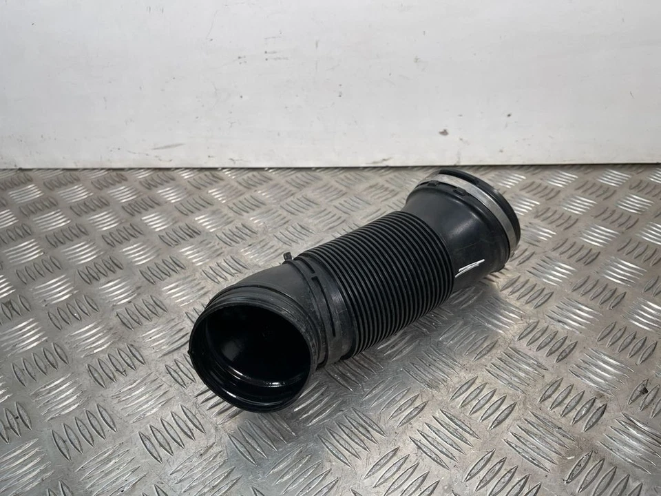 Труба воздухозаборного шланга бензинового Audi A1 2018 5Q0129684D LIQ13298 - Изображение 1 из 4