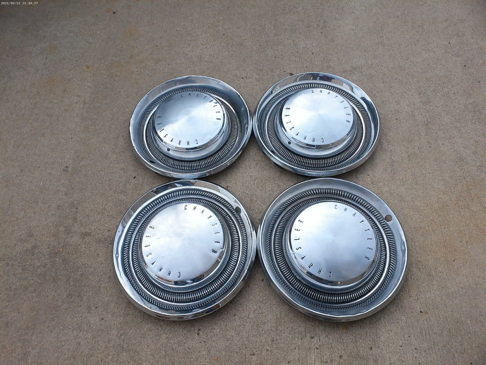 Conjunto de tampas de roda calotas vintage fabricante de equipamento original 1969-1973 Chrysler New Yorker Newport 15" - Imagem 1 de 4