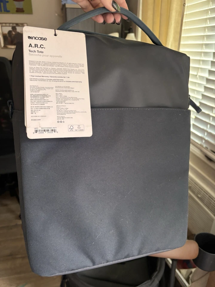 Incase INCO100685-NVY A.R.C. Carrying Case Tote for 13" to 14" MacBook Pro