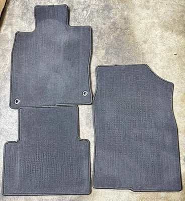 Tapete de assoalho Honda Civic 2016 - 2020 fabricante de equipamento original - CONJUNTO DE 3 - Falta 1 traseiro - Imagem 1 de 4