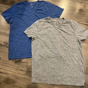 Good fellow & Co Men's V-Neck Short Sleeve T-Shirt Lot Of 2 Size XL Standard Fit - Picture 1 of 3