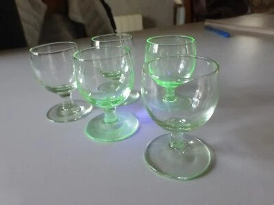 Lot De 5  Petit Verre anciens à Liqueur à goutte à pied En Ouraline  Uranium - Photo 1/4