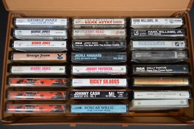 Lot Of 24 Outlaw Country Cassette Tapes & Carrier Hank Sr Jr Paycheck Cash Foto 1 de 4