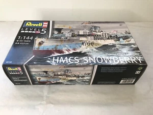 Revell G 5132 WWII HMCS Snowberry Flower Class Corvette plastic model kit 1/144