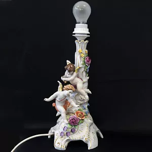 37,5 cm - Barokowa PMP Plaue Schierholz Porcelanowa lampa stołowa z putten i kwiatami - Zdjęcie 1 z 9