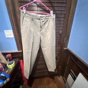 Aeropostale Men’s 36/30 Khaki Pleated Pants - Picture 1 of 7
