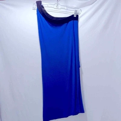 Vestido midi The Wish Collection drapeado con un hombro azul contrastado pequeño Foto 1 de 4