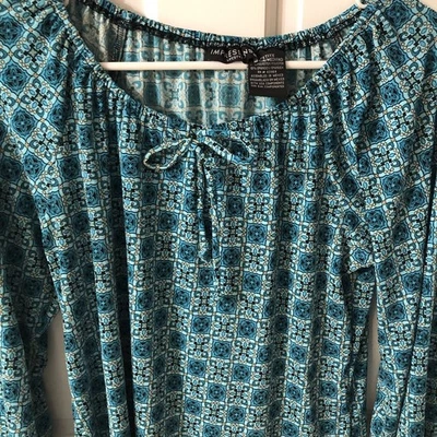 Top Impressions estampado aguamarina PM geométrico elástico cuello y puños busto:38” Foto 1 de 4