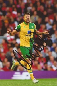 NORWICH: RUSSELL MARTIN SIGNED 6x4 ACTION PHOTO+COA - Foto 1 di 1