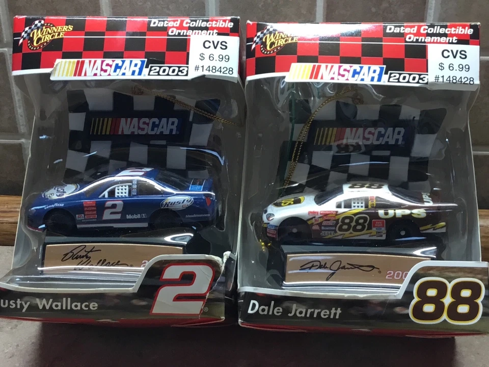 2 ADORNOS COLECCIONABLES WINNERS CIRCLE 2003 Rusty Wallace & Dale Jarrett Nuevo en caja Foto 1 de 1