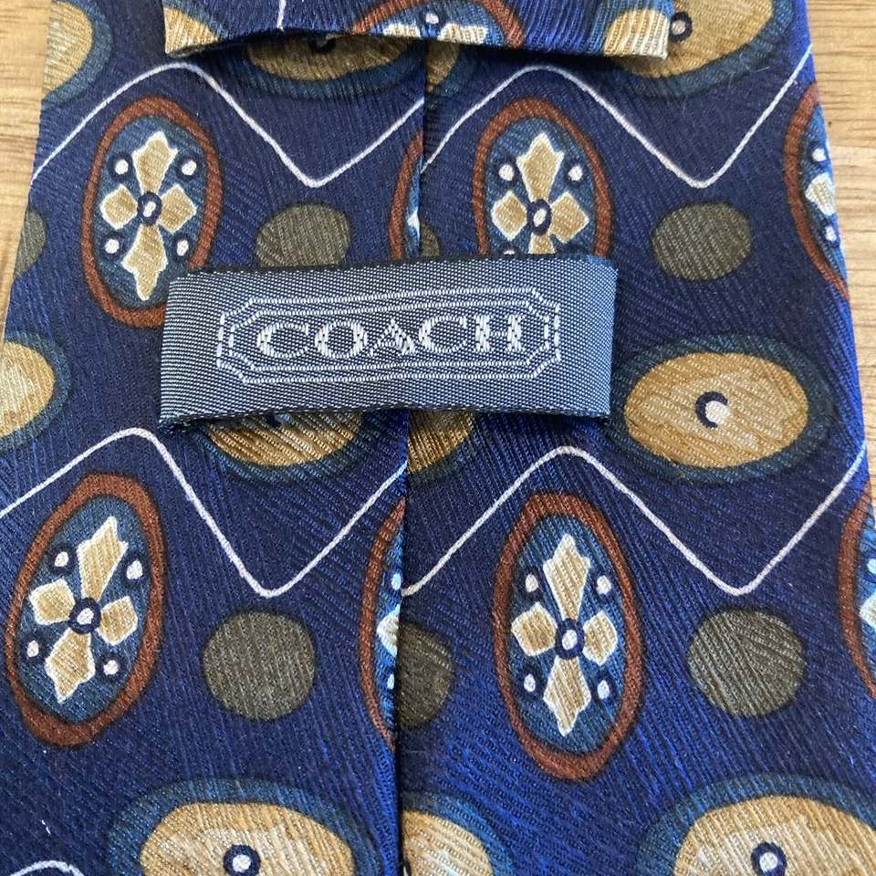 Corbata de seda italiana COACH para hombre de diseñador azul geométrico ITALIA USADA EN EXCELENTE ESTADO 61" X 3,5" Foto 1 de 4