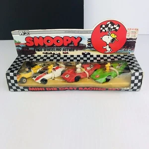 SNOOPY RARO MINI SET AUTO PRESSOFUSE N. 2038 AVIVA TOY COMPANY MADE IN HONG KONG - Foto 1 di 15
