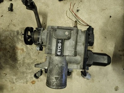 Cuerpo del acelerador de inyección de combustible OEM Lexus IS300 GS300 2000-2004 Foto 1 de 4