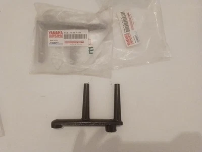 5SEF612N01 STAFFA SUPPORTO PARABREZZA PLEXIGLASS YAMAHA X CITY VP 125-250 XC300 - Immagine 1 di 4