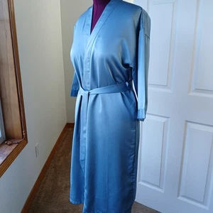 Hellblau Satin Morgenmantel Herren klein leicht luxuriös glänzend Midi Maxi Kimono - Bild 1 von 17