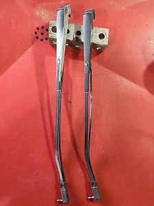 1981-1991 Chevrolet K10 C10 K5 Blazer Suburb Squarebody Windshield Wiper Arm Set - Picture 1 of 6