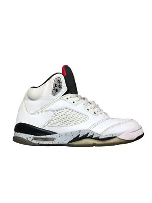 Zapato de baloncesto Jordan 5 retro rojo fuego lengua plateada niños (talla: 5,5 años) 440889-102 Foto 1 de 4