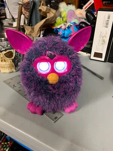Hasbro 2012 Furby Boom Voodoo Magic - Batteriedeckel fehlt - funktioniert - Bild 1 von 12