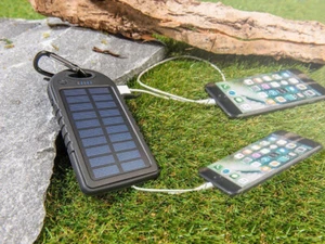 NEU Outdoor Solar Powerbank 2x USB für Handy Smartphone Akku Laden 4000mAh NEW - Bild 1 von 3