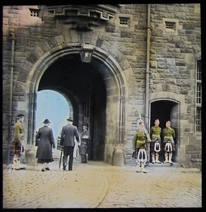 VINTAGE Glass Magic Lantern Slide EDINBURGH CASTLE ENTRANCE 1938 PHOTO SCOTLAND - Picture 1 of 2