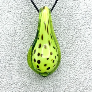 Colgante grande estilo Murano verde moteado largo cristal lágrima - Imagen 1 de 11