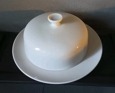 Campana de mantequilla alemana en precioso color blanco Foto 1 de 4