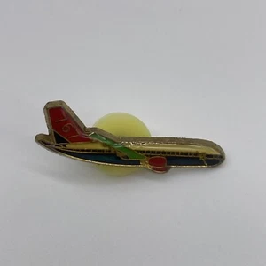 Vintage Boeing 767 Jet Airplane Enamel Lapel Hat Pin - Picture 1 of 4