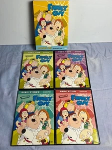 Family Guy Volume One, Seasons 1 & 2 DVD set of 4 disc's, 624 mins playing time - Imagen 1 de 6