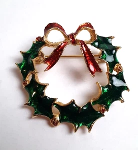 Christmas Holly Leaf Gold Tone & Enamel & Rhinestone Wreath Pin Brooch - Picture 1 of 4