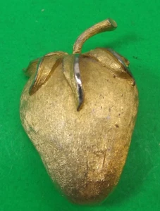 Vintage Gold Strawberry Fruit Brooch Pin - Picture 1 of 2