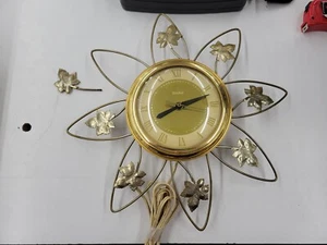 Vintage UNITED Model #55 Metal Leaves Sunburst Wall Clock. For Parts Or Repair - Picture 1 of 8
