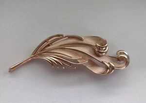 Vintage Crown Trifari Brooch Pin Gold Tone Leaf Feather Swirl Estate  - Picture 1 of 5