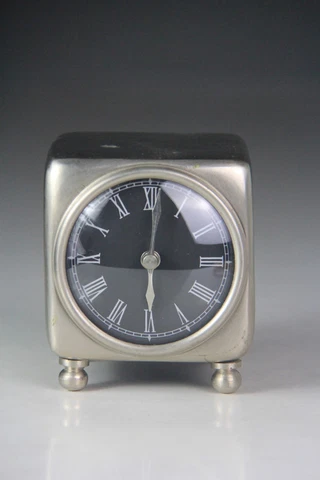 Metal Cased Quartz Tabel Clock - Works and Heavy! Cover