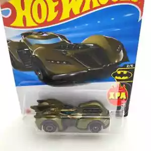 Hot Wheels Batmobile pressofusa Batman & Robin Batmobile (oro scuro) 2025 1/64 - Foto 1 di 8