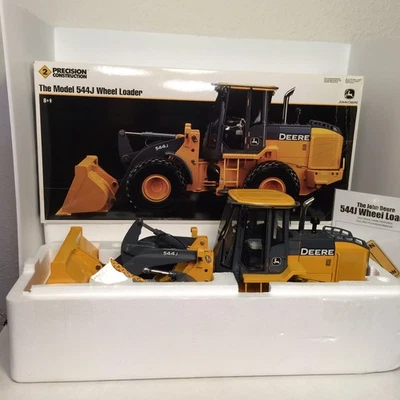 1/16 Precision 2 Ertl JOHN DEERE 544J LOADER -Rare- 2006 model #15774 New in Box - Image 1 of 4