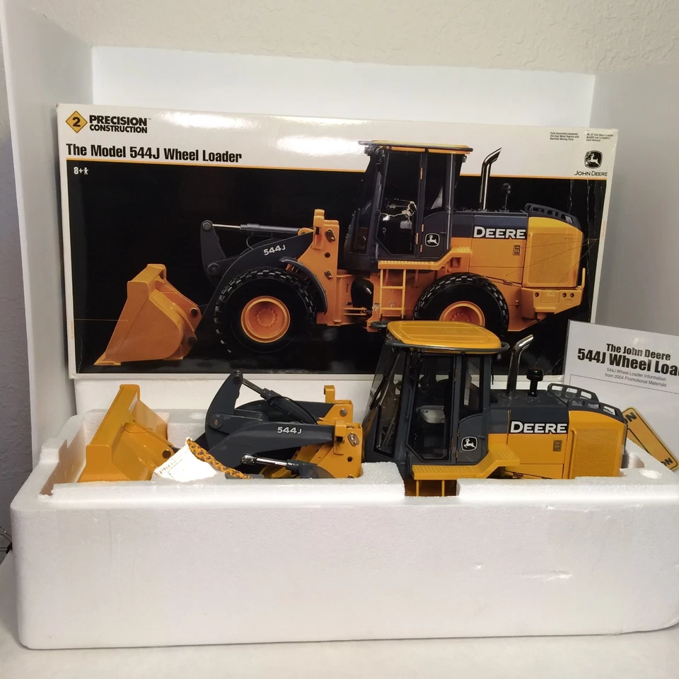 1/16 Precision 2 Ertl JOHN DEERE 544J LOADER -Rare- 2006 model #15774 New in Box - Image 1 of 4