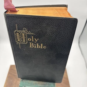 Vintage 1954 Holy Bible Hardcover New Catholic Edition Illustrated - Imagen 1 de 17
