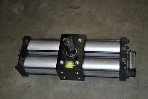 PARKER PNEUMATIC ROTARY ACTUATOR PTR326-1803-AR23-C PTR326 NEW - Bild 1 von 7