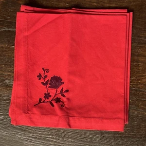 Crate and Barrel PERVENCHE NAPKINS Red Embroidered Christmas Holiday Lot 4 - Picture 1 of 9