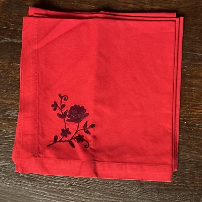 Crate and Barrel PERVENCHE NAPKINS Red Embroidered Christmas Holiday Lot 4 - Image 1 of 4