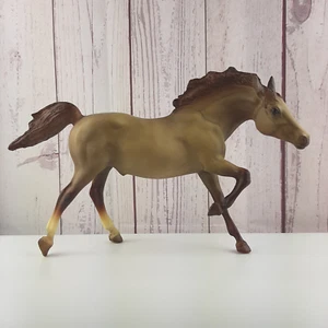 Caballo modelo Breyer #707598 semental para correr gris rosa 1998 JC Penney edición navideña - Imagen 1 de 3