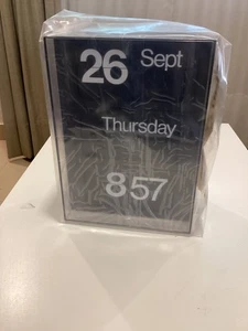 SOLARI C & UDINE DATOR V SCHWARZ. WANDUHR MIT KALENDER. ENGLISCHES LAYOUT. NEU. - Bild 1 von 15