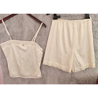 VANITY FAIR Ivory Satin BLOOMERS Bottoms Shorts & Leggs Satin Tank 34 Medium - Image 1 of 4