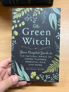 2017 "THE GREEN WITCH" NATURAL MAGIC OF HERBS etc USA HARDBACK BOOK (P3) - Picture 1 of 17