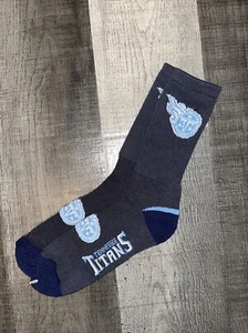 TENNESSEE TITANS NFL TEAM LOGO CHARCOAL STRETCH CREW SOCKS MENS LARGE - Picture 1 of 2