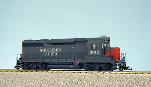 USA Trains G Scale R22453 - SOUTHERN PACIFIC (GRAY/RED) GP30 Locomotive, GP-30 - Picture 1 of 1