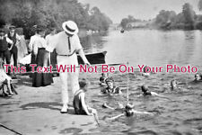 OX 1867 - Learning To Swim, River Thames, Wallingford, Oxfordshire c1910