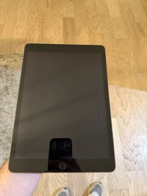 iPad 10th Gen Not Turning On Otherwise Perfect A2802 - Image 1 of 4