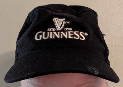 Chapéu preto cadete estilo militar Guinness com bolso com zíper aparência desgastada - Imagem 1 de 4