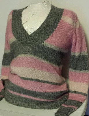 New York & Company Women's Juniors Gray & Pink Sweater Size Small - Image 1 of 4